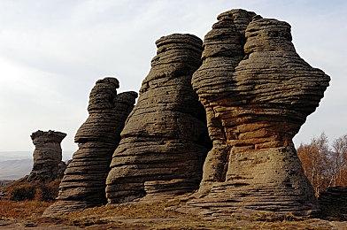 掘地求生重返地表《地心归途》正式版今日上线 和魔物娘一起揭开地心之谜！